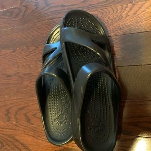 Dawgs sandals size 7